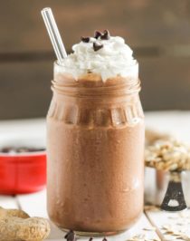 The most delicious, rich, and creamy Healthy Chocolate Peanut Butter Oatmeal Smoothie! Made with cocoa, peanut flour, and rolled oats, you’ll not only get a FLAVOR BOMB of a smoothie, but you’ll get some protein, fiber, antioxidants, vitamins, and minerals too! Healthy Dessert Recipes with sugar free, low calorie, low fat, low carb, high protein, gluten free, dairy free, vegan, and raw options at the Desserts With Benefits Blog (www.DessertsWithBenefits.com)