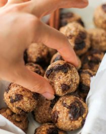 Healthy Oatmeal Raisin Cookie Energy Bites (refined sugar free, gluten free, dairy free, vegan) - Healthy Dessert Recipes at Desserts with Benefits