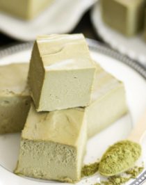 Healthy Raw Matcha Green Tea Fudge (no bake, sugar free, low carb, gluten free, dairy free, vegan) - Healthy Dessert Recipes at Desserts with Benefits