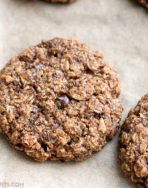 These secretly Healthy Nutella Chip Oatmeal Cookies are sweet, chewy, and addicting, yet refined sugar free, gluten free, dairy free, and vegan! Healthy Dessert Recipes at Desserts with Benefits