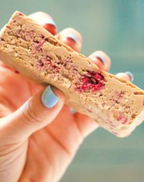 These easy, no-bake Healthy Peanut Butter & Jelly DIY Protein Bars are not only fudgy, sweet, and delicious, but sugar free, gluten free, and vegan too! Healthy Dessert Recipes with sugar free, low calorie, low fat, low carb, high protein, gluten free, dairy free, vegan, and raw options at the Desserts With Benefits Blog (www.DessertsWithBenefits.com)