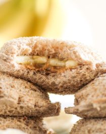 Uncrustables have been made BETTER (and healthier while we're at it)! These Healthy Homemade Peanut Butter Banana Uncrustables are all natural and whole grain with no sugar added. Far better than the original! Healthy Dessert Recipes with low calorie, low fat, high protein, gluten free, and vegan options at the Desserts With Benefits Blog (www.DessertsWithBenefits.com)