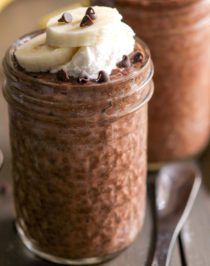 This Chocolate Banana Chia Seed Pudding recipe is perfectly sweet, deliciously chocolatey, and surprisingly filling! Makes for a great breakfast because it's full of healthy ingredients such as chia seeds (high in omega-3 fatty acids) and bananas (high in potassium), and it also happens to be refined sugar free, high fiber, gluten free, and vegan too! Healthy Dessert Recipes at the Desserts With Benefits Blog (www.DessertsWithBenefits.com)